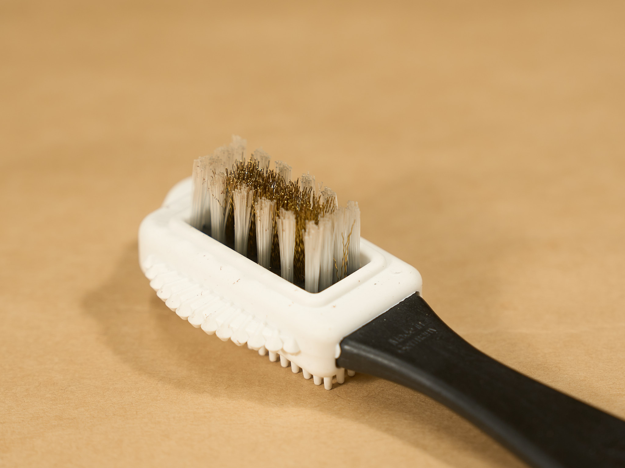 Brass and nylon combination brush